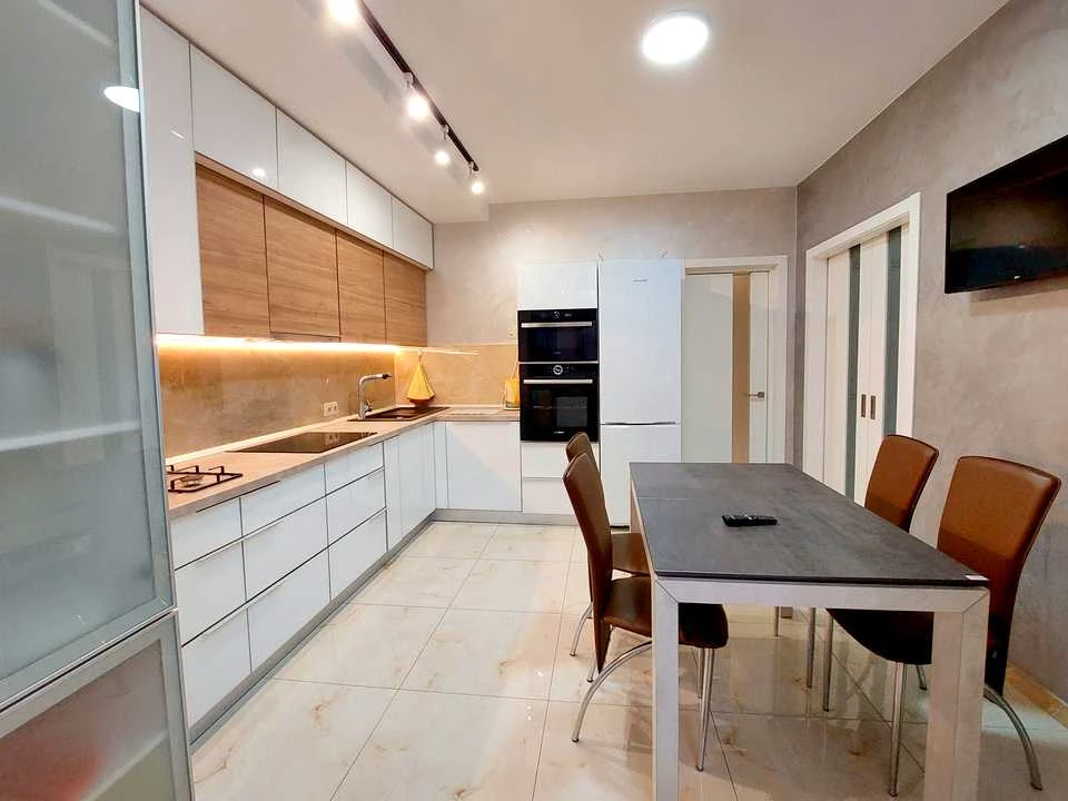 Apartment. Yasminova Street, Lviv