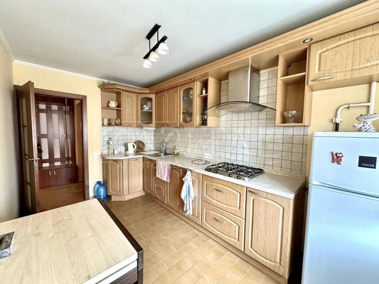 Sale of a 3-bedroom apartment in Шевченківський district (has gas)