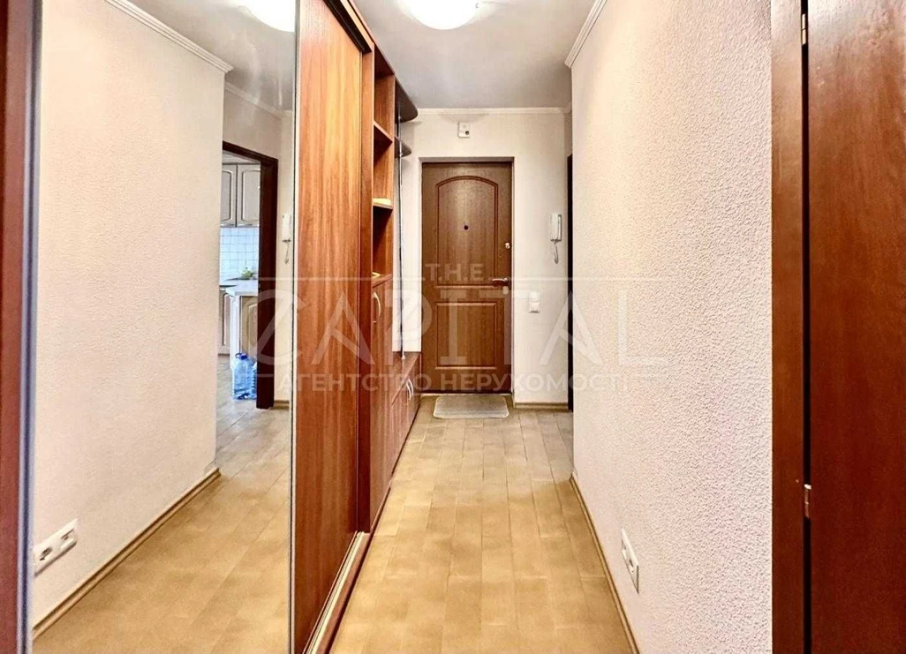 Sale of a 3-bedroom apartment in Шевченківський district (has gas)