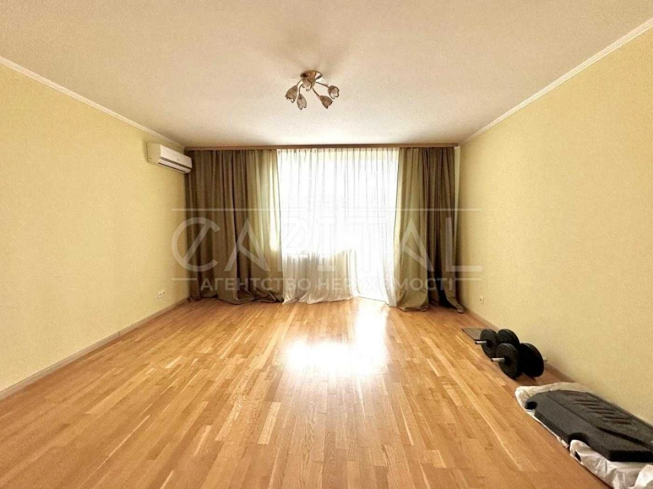 Sale of a 3-bedroom apartment in Шевченківський district (has gas)