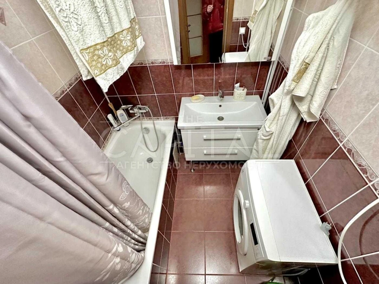 Sale of a 3-bedroom apartment in Шевченківський district (has gas)
