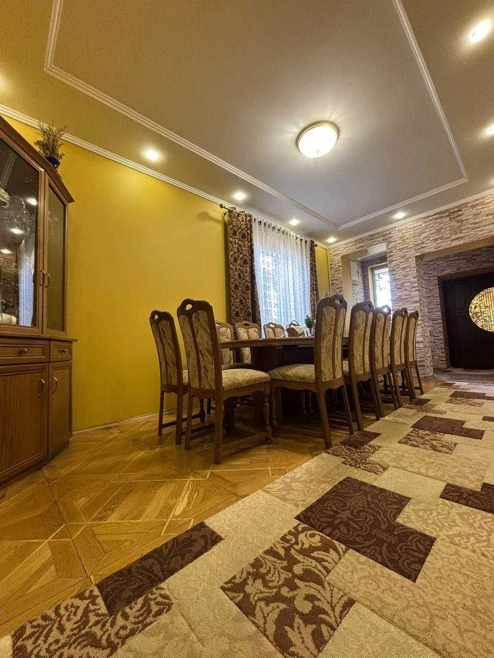 Продаж добротного будинку у м.Львові поряд з центром міста,