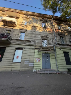 Продам 3-х ком. квартиру в Центре. Парк . Море.