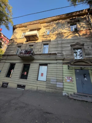 Продам 3-х ком. квартиру в Центре. Парк . Море.