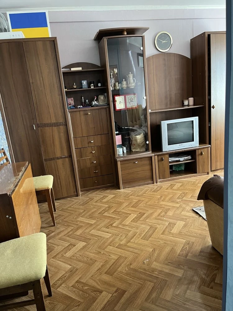 Продаж двокімнатноі на Жуля Верна 13А