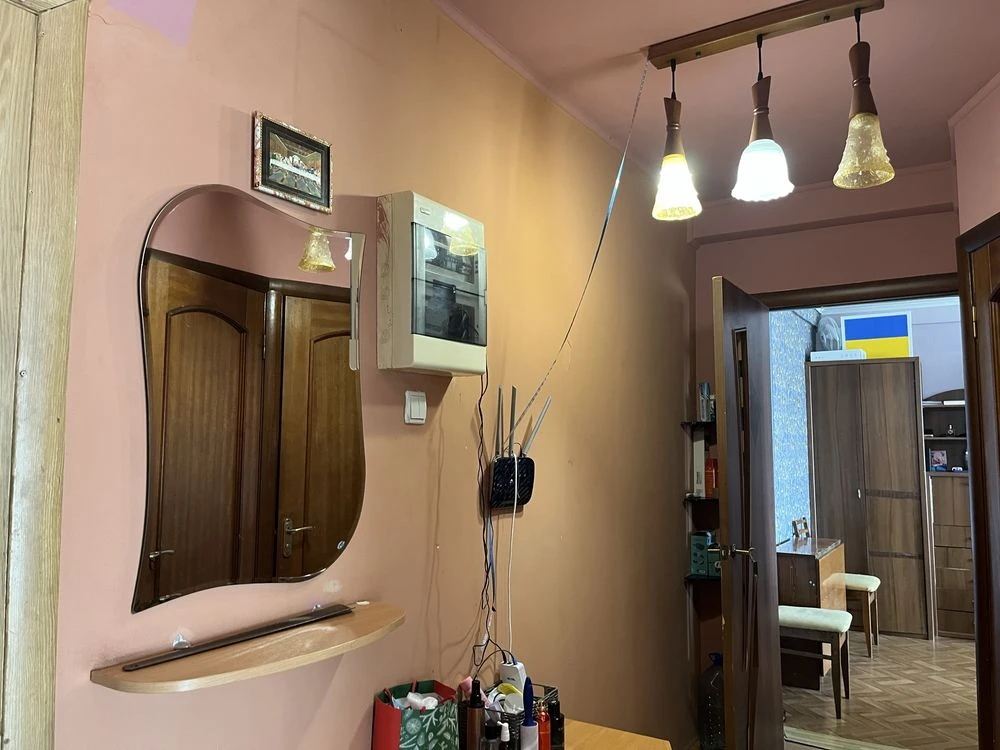 Продаж двокімнатноі на Жуля Верна 13А