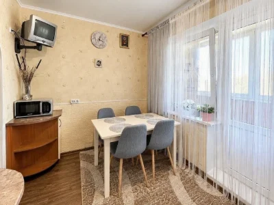 Продаж 1 квартири вул. Лариси Руденко 10 Дарницький метро По