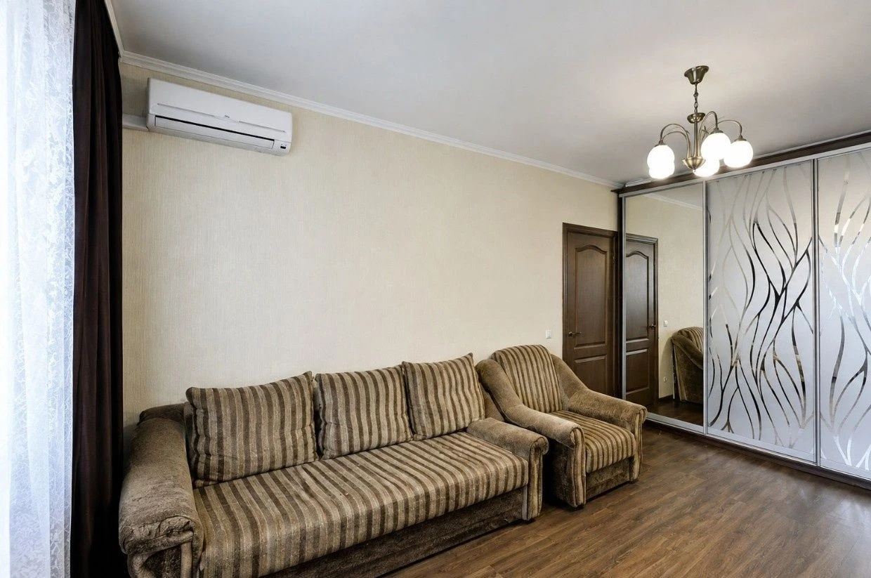 Продаж 1 квартири вул. Лариси Руденко 10 Дарницький метро По
