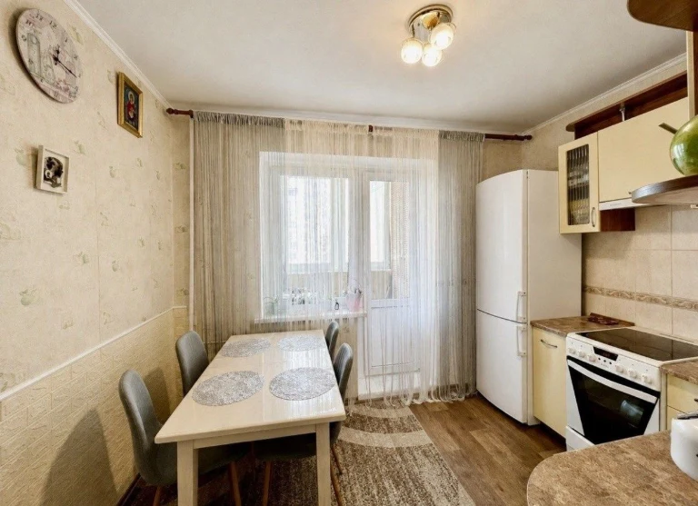 Продаж 1 квартири вул. Лариси Руденко 10 Дарницький метро По