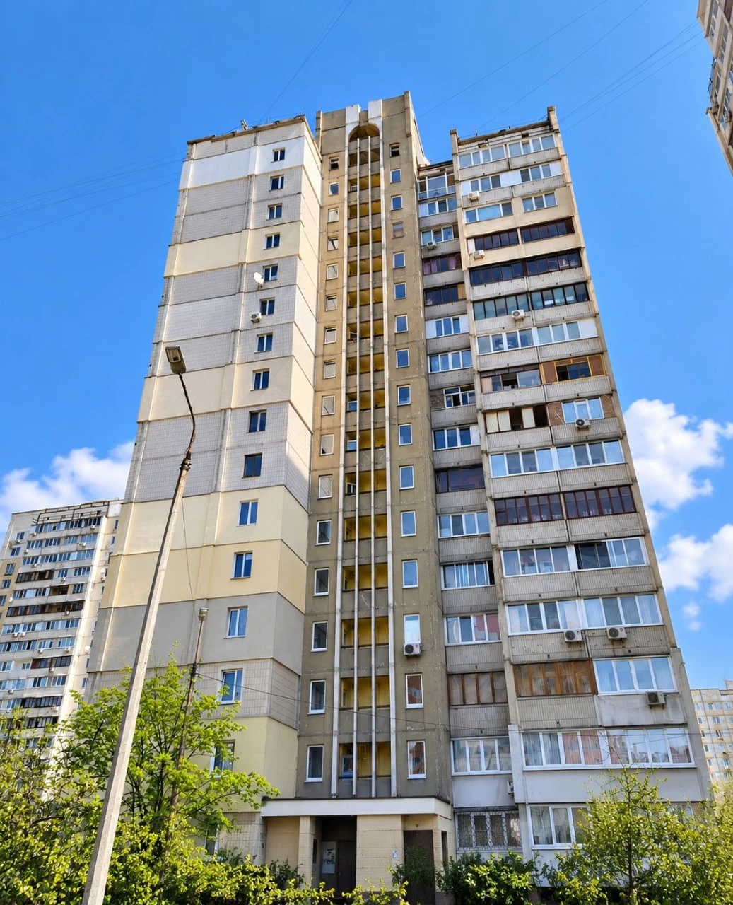 Продаж 1 квартири вул. Лариси Руденко 10 Дарницький метро По