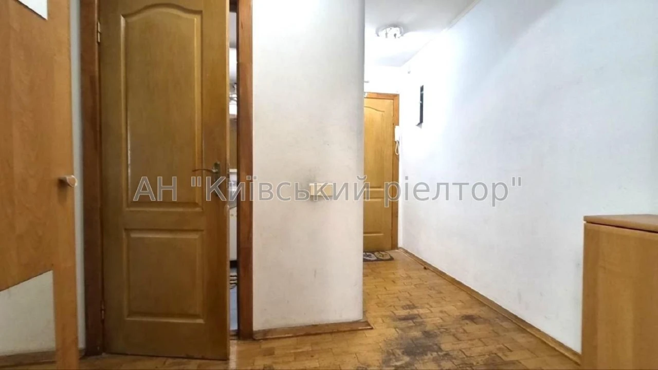 Без %. Продаж 3-к квартири Голосіївський проспект, 126. метр