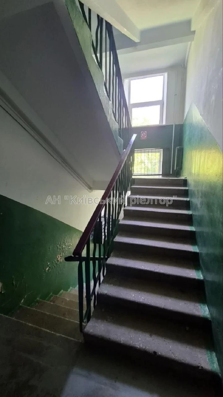 Без %. Продаж 3-к квартири Голосіївський проспект, 126. метр