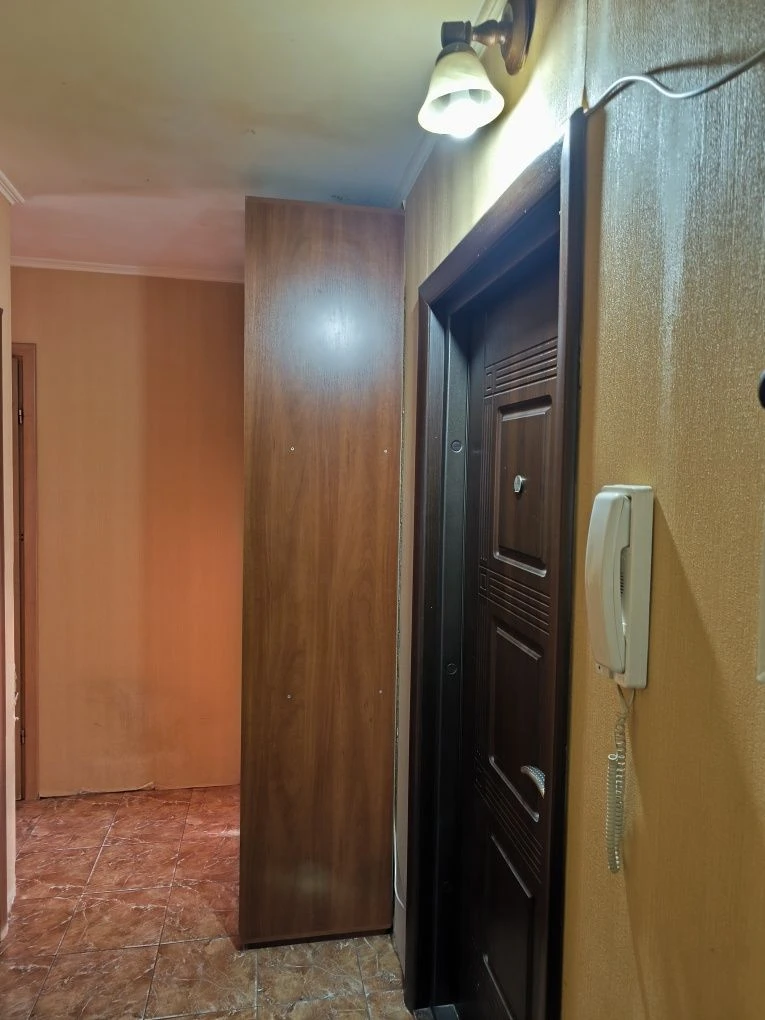 Метро Дарниця 5хв. Дарницький бульвар 4.Трикімнатна  квартир