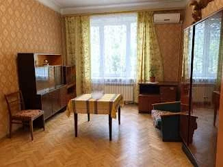Київ продам 2 кім.квартиру вул.Ольжича 12.