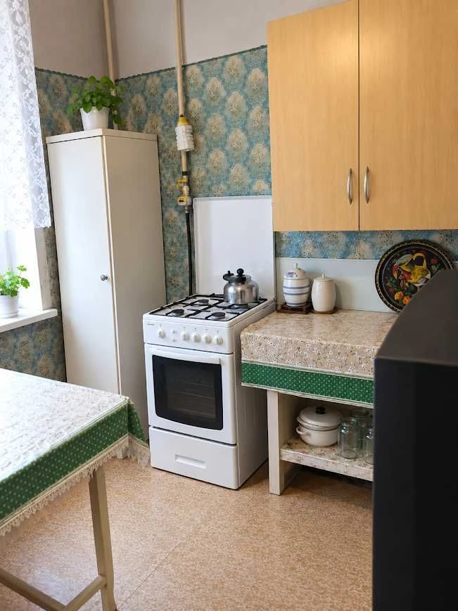 Київ продам 2 кім.квартиру вул.Ольжича 12.