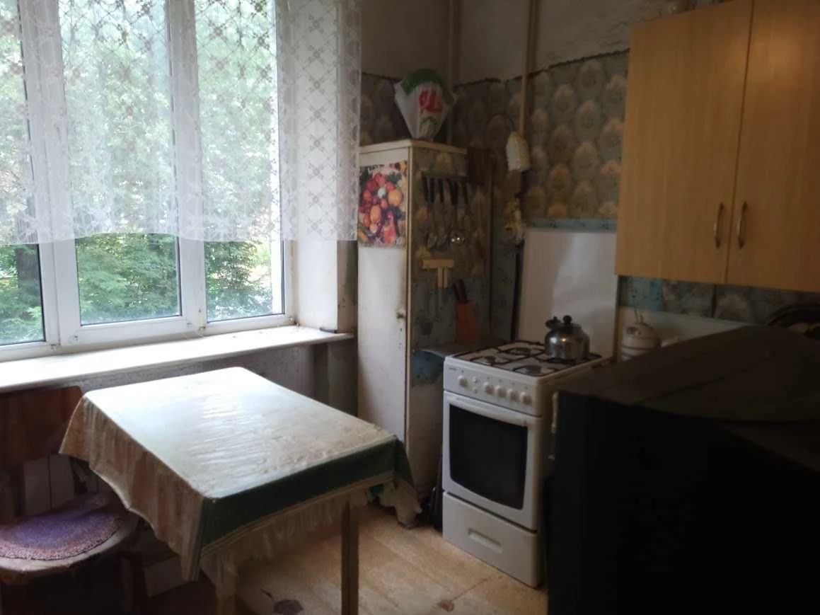 Київ продам 2 кім.квартиру вул.Ольжича 12.