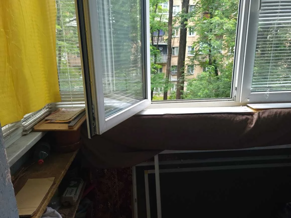 Київ продам 2 кім.квартиру вул.Ольжича 12.