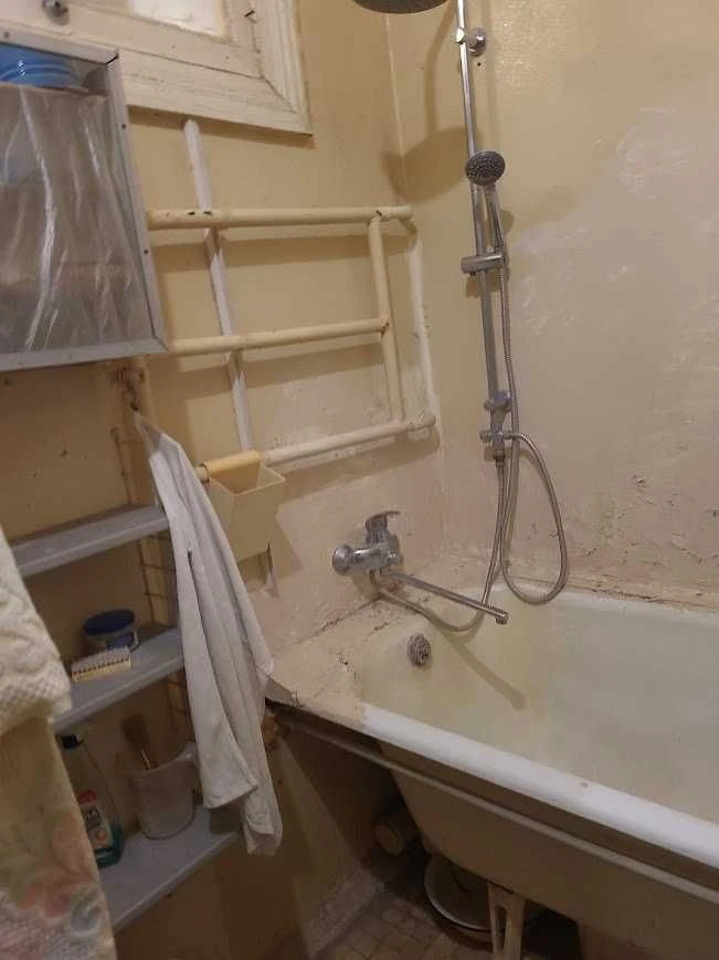 Київ продам 2 кім.квартиру вул.Ольжича 12.