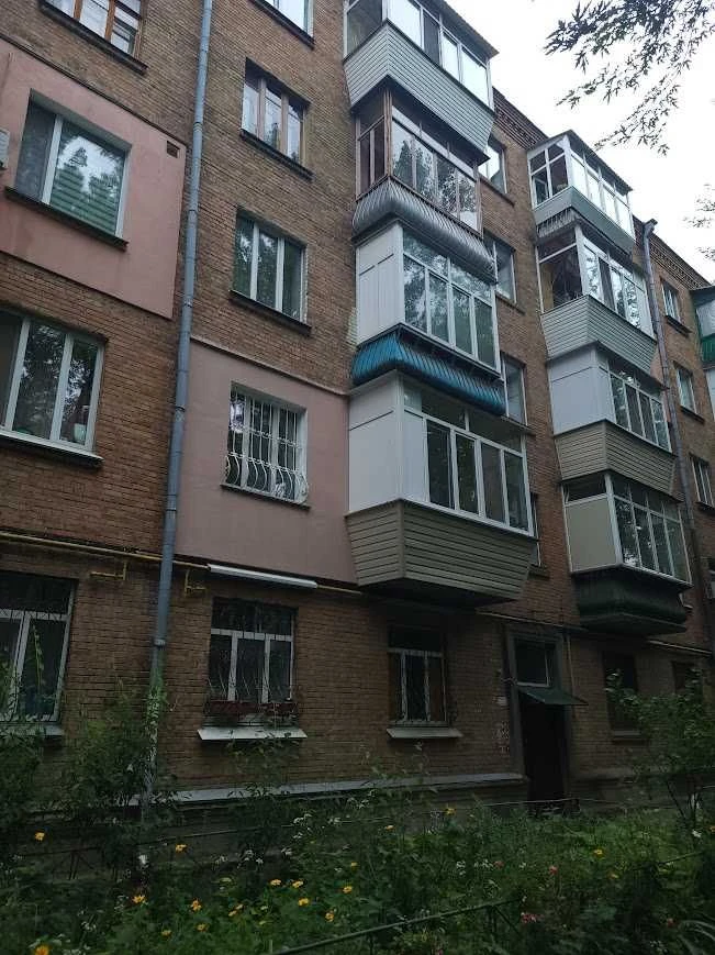 Київ продам 2 кім.квартиру вул.Ольжича 12.