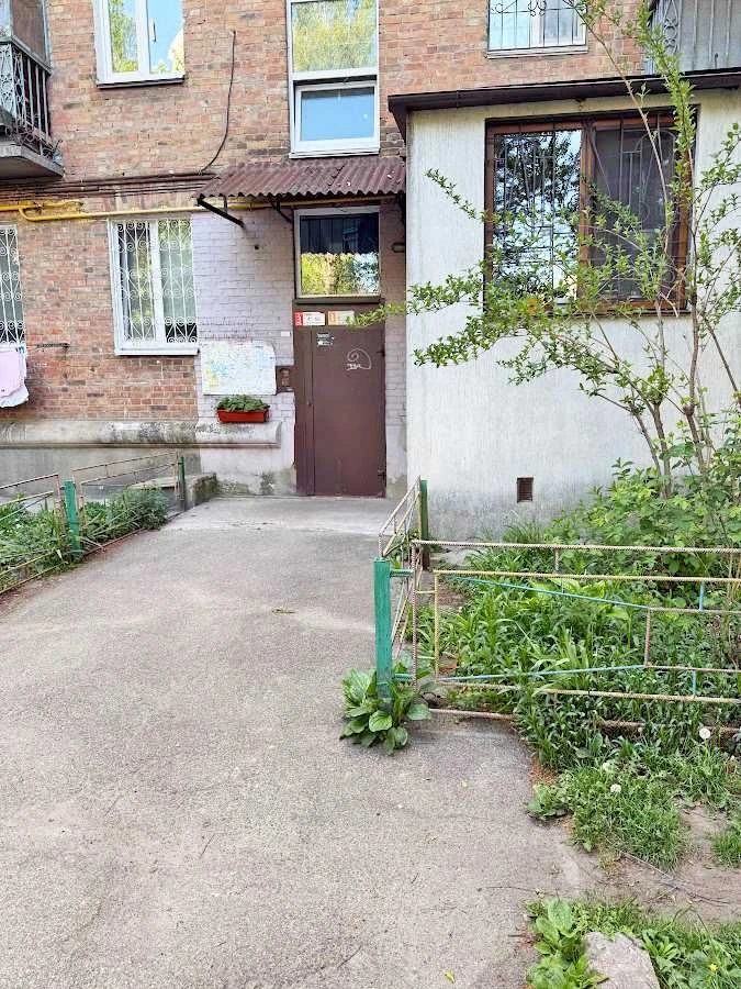 Без комісії 1к квартира на першому поверсі на Куренівці