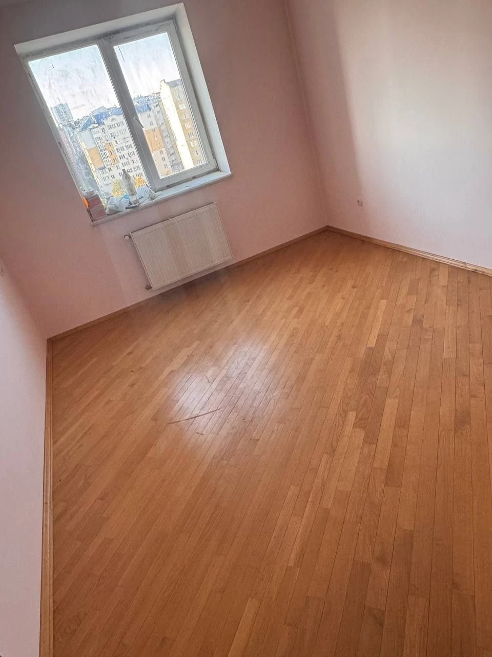 For Sale: Large 3-bedroom apartment with renovation in an older new building