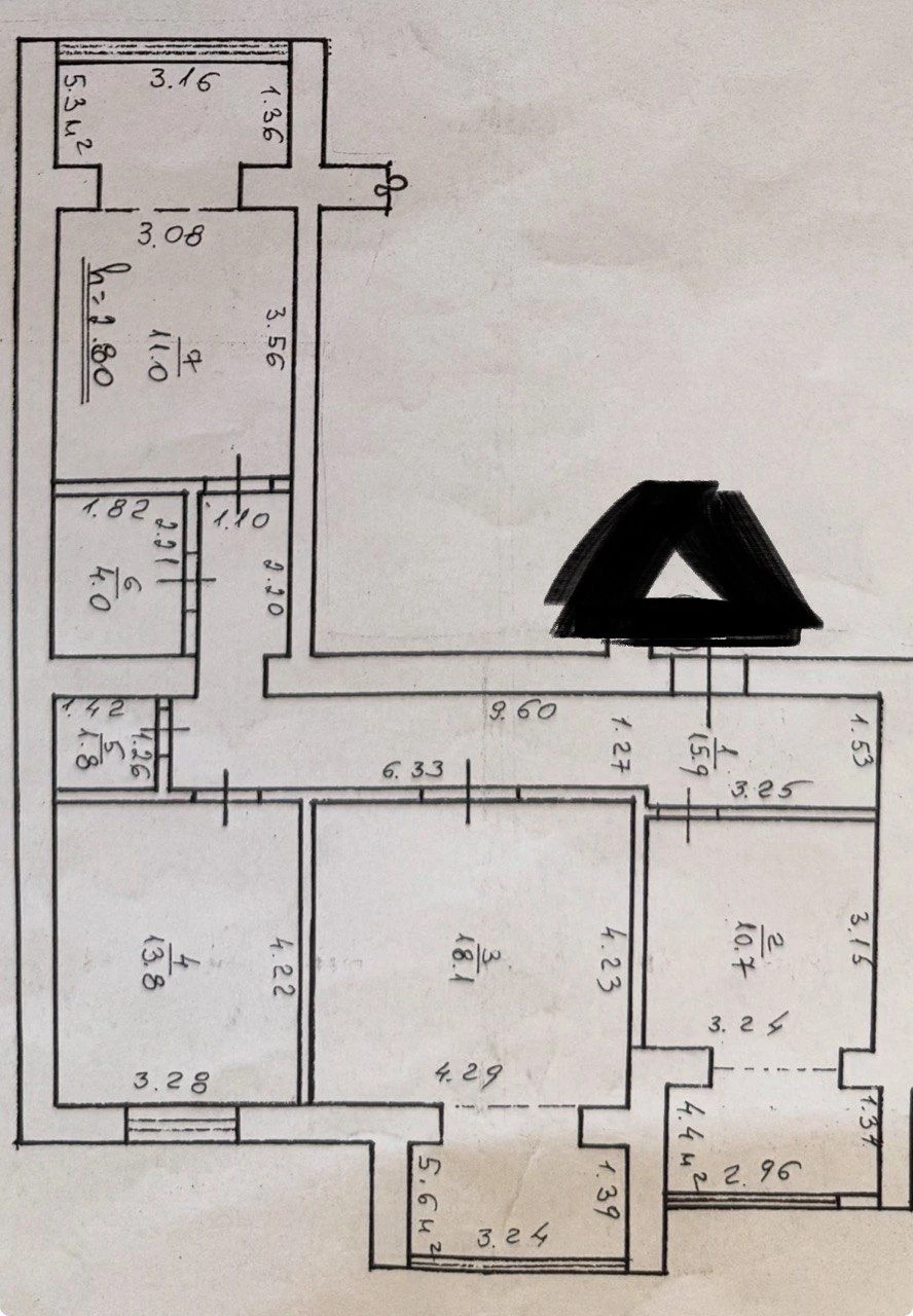 For Sale: Large 3-bedroom apartment with renovation in an older new building