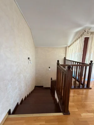 Продаж будинку з меблями та технікою