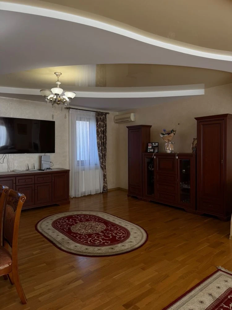 Продаж будинку з меблями та технікою