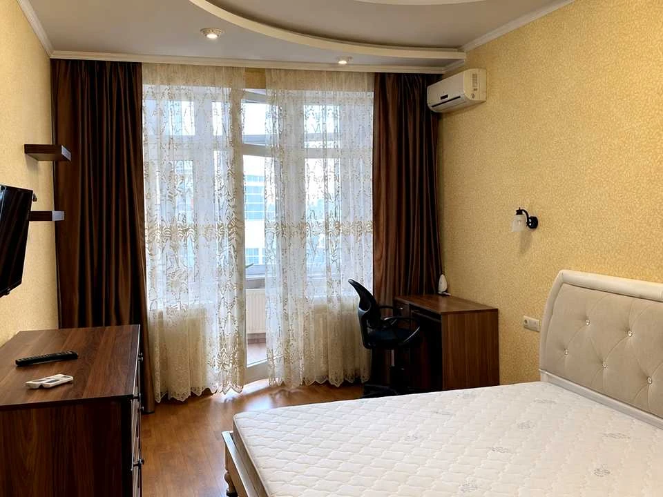 Квартира. Євгена Коновальця, Київ