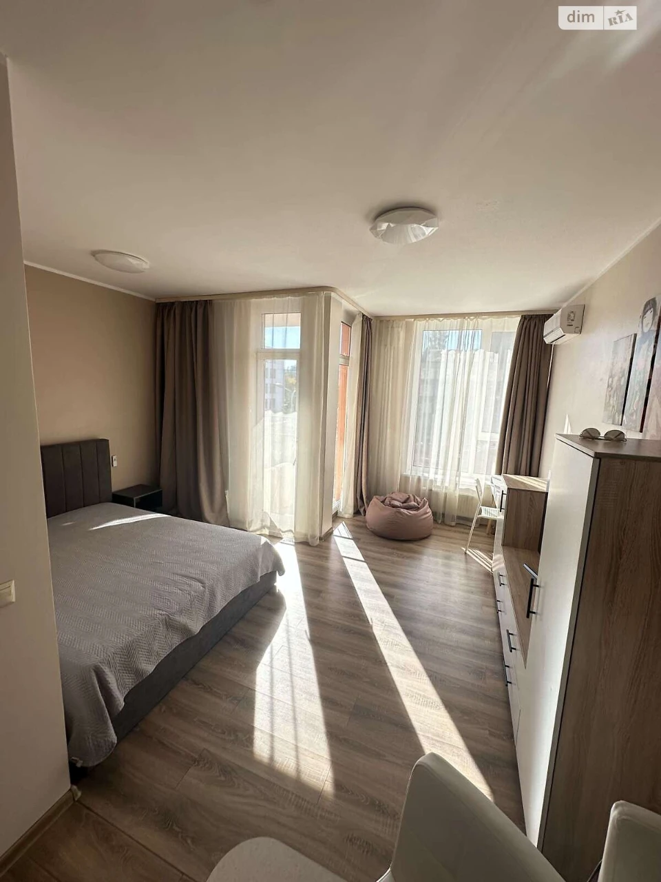 Long-Term Rental Apartment, Social District