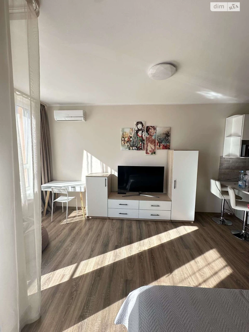Long-Term Rental Apartment, Social District