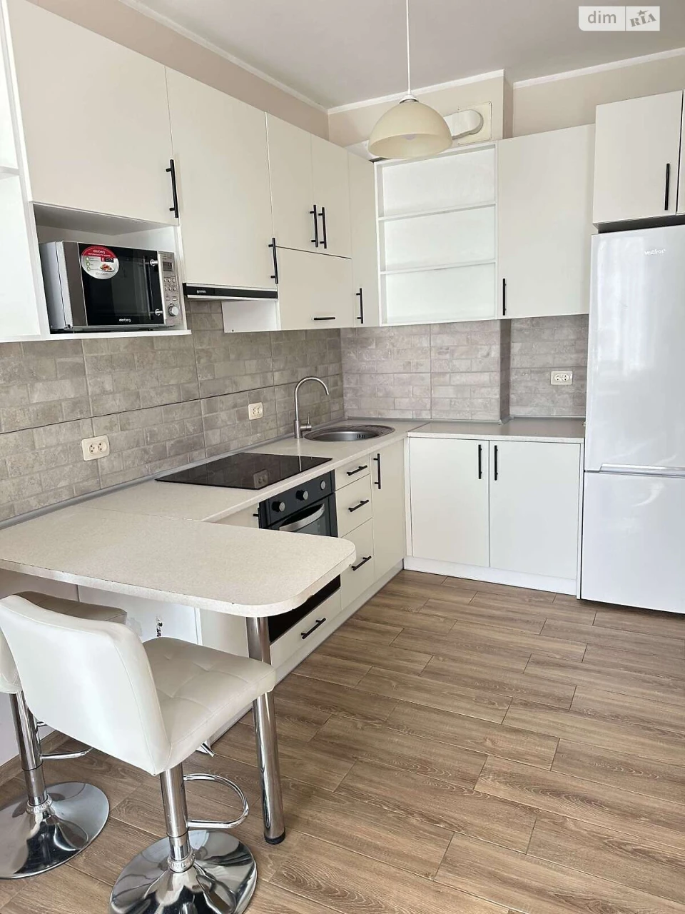 Long-Term Rental Apartment, Social District