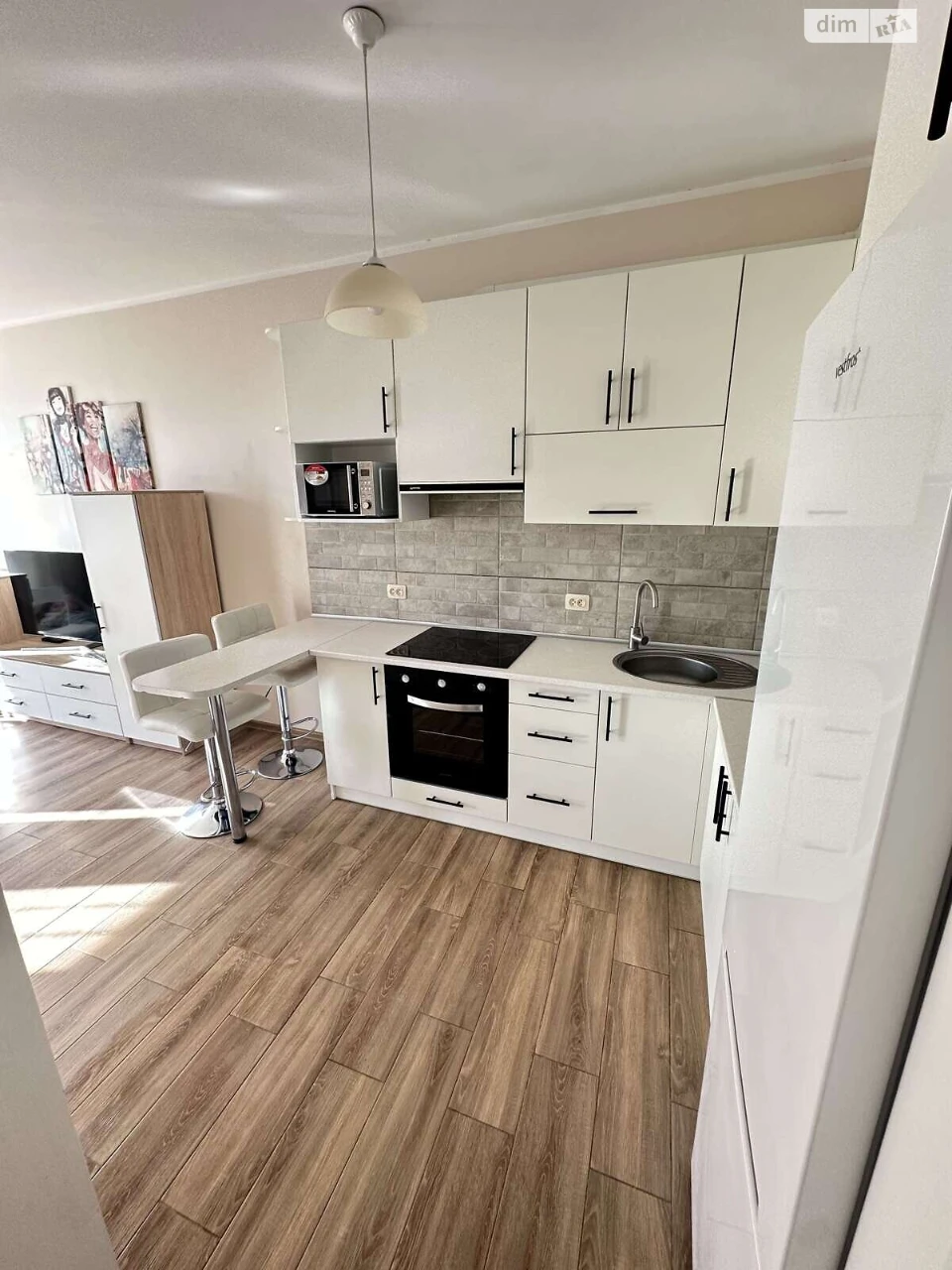 Long-Term Rental Apartment, Social District
