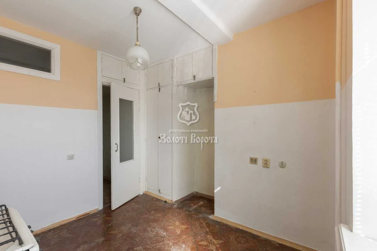 Продається чотирикімнатна квартира (95 м²) в Киеве, Днепровский
