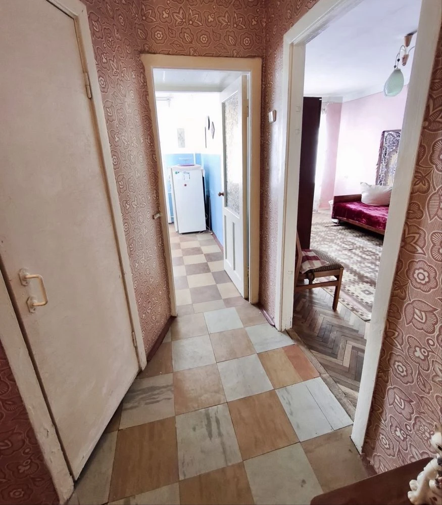 Продається 1-к, 5/5, 32,5 м2, Вул Джохара Дудаєва 9, Караває