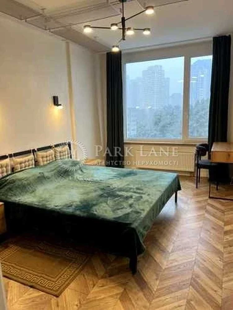 Spacious 3-bedroom apartment in New Autograph. Prince Roman Mstislav