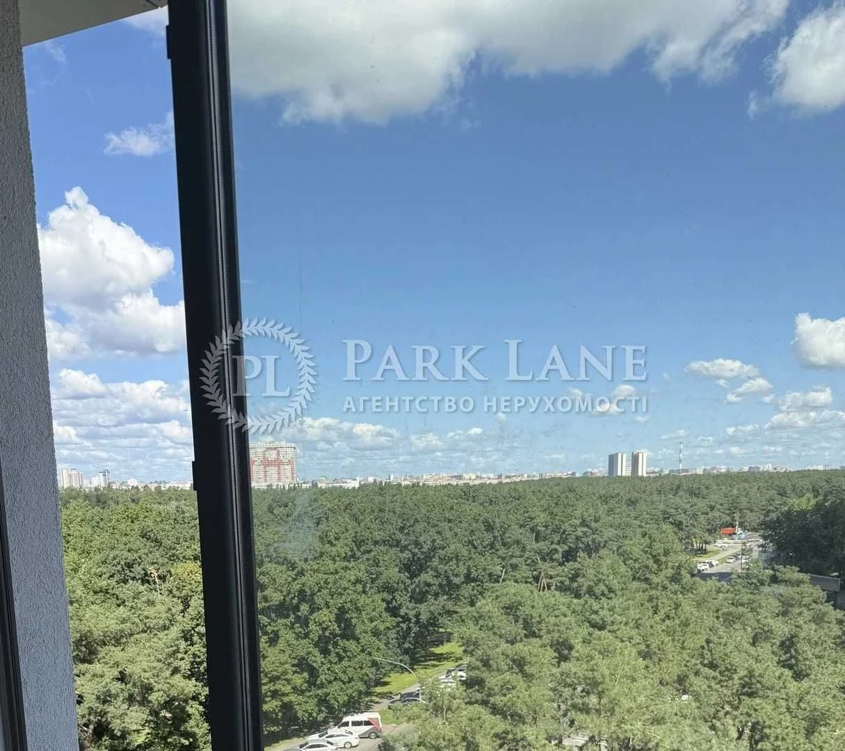 Spacious 3-bedroom apartment in New Autograph. Prince Roman Mstislav