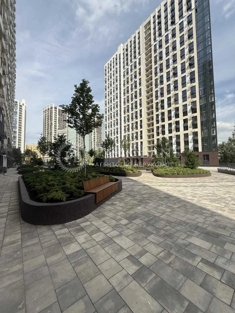 Spacious 3-bedroom apartment in New Autograph. Prince Roman Mstislav
