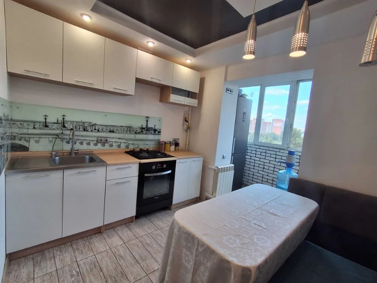 Akademmistechko | 3-room apartment near the metro | Efremo