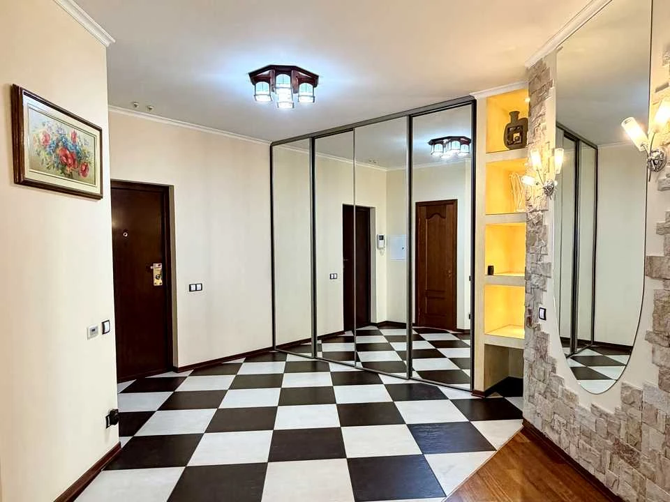 Квартира. Київ, вулиця Драгоманова