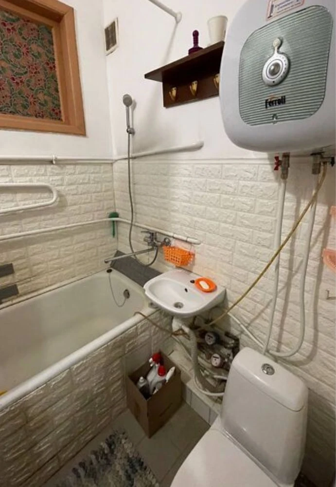 Продається 2-к, 2/3, 42 м2,  Костанайська 8/2