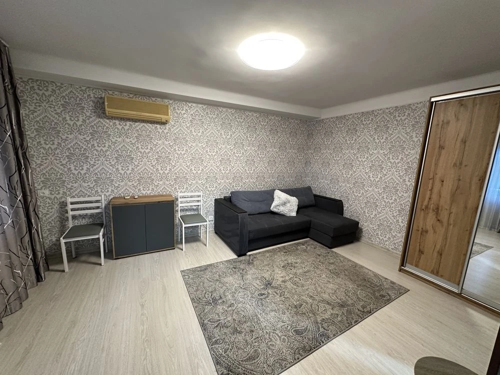 Продаж 1 квартири. Дніпровський район Ентузіастів  вул.3