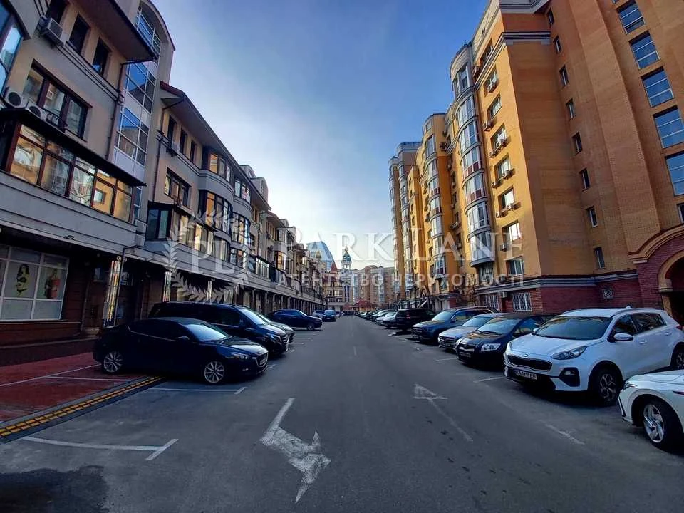 Apartment. Kyiv, Obolonska Naborozhna st.