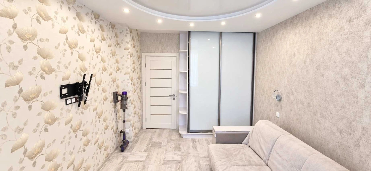 Bright 3-bedroom apartment on Regenerator Street, 4, Komfort Town residential complex