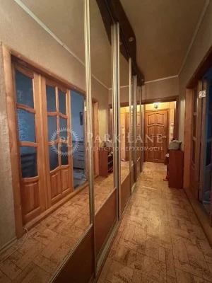 For Sale: 3-room apartment near Heroiv Dnipera metro – move in and live