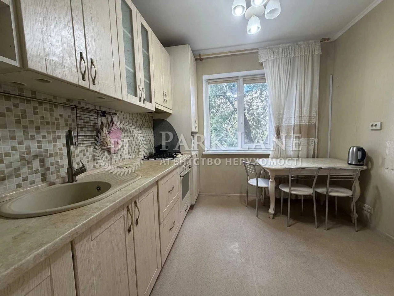 For Sale: 3-room apartment near Heroiv Dnipera metro – move in and live