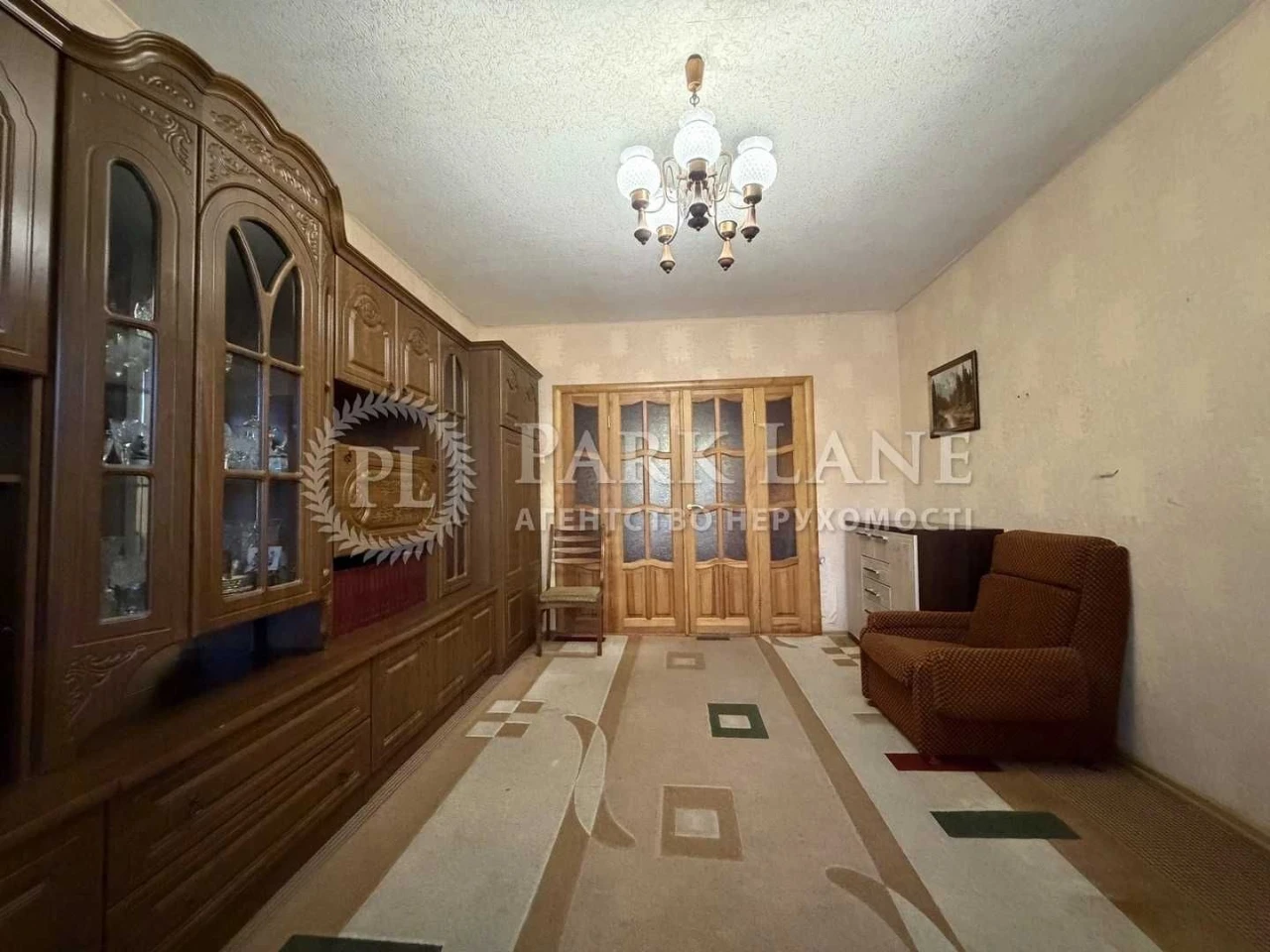 For Sale: 3-room apartment near Heroiv Dnipera metro – move in and live