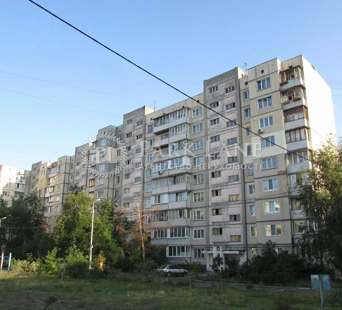 For Sale: 3-room apartment near Heroiv Dnipera metro – move in and live