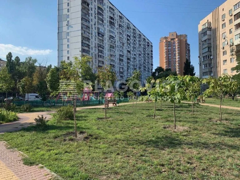 3-room apartment for sale Rusanivka