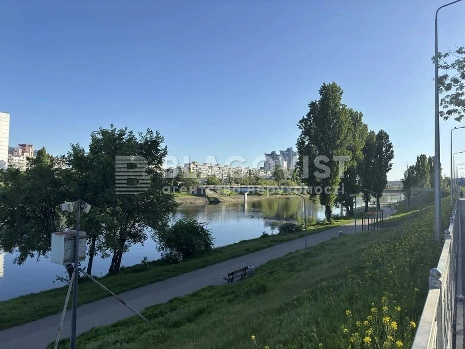 3-room apartment for sale Rusanivka